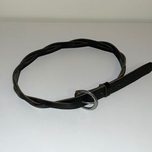 Black leather belt, silver buckle , XS
